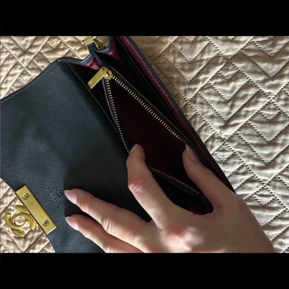 CHANEL Black and Gold Key & Card Holder - Picture 4 of 5